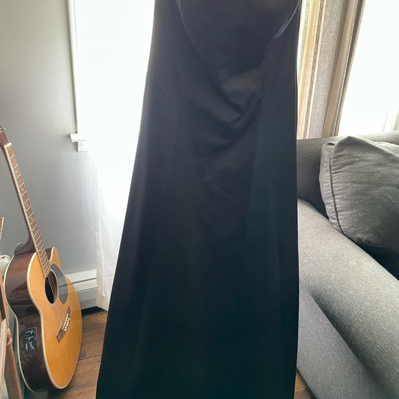 Beautiful black gown size 4 ABS - Picture 2 of 6